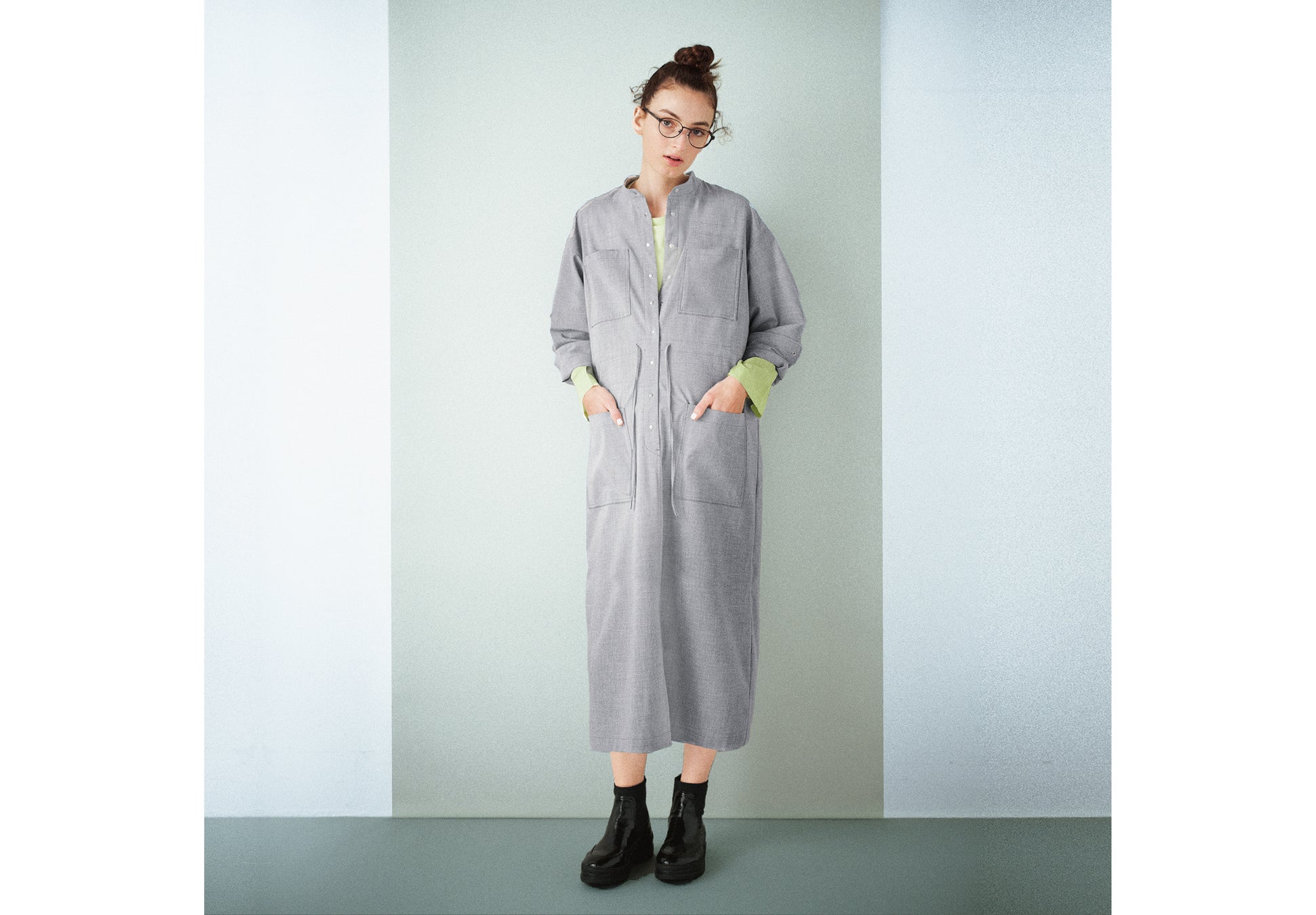 産前も産後も大活躍！コムサ・ブロンドオフからオールインワンピースが登場のサブ画像1_ワンピース　31,900円　カラー：ベージュ、ライトグレー、ネイビー