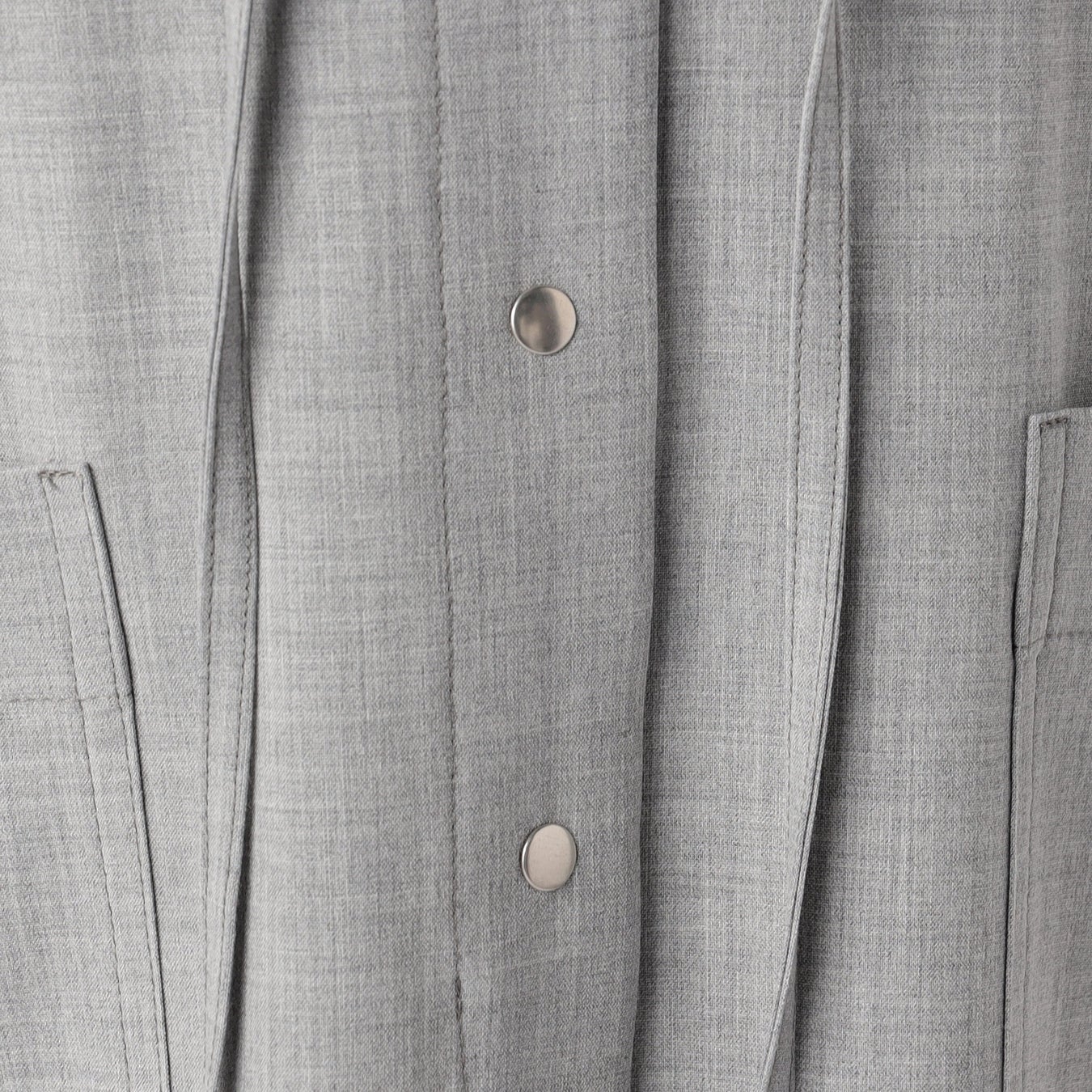 産前も産後も大活躍！コムサ・ブロンドオフからオールインワンピースが登場のサブ画像10_ドットボタンで開閉が簡単