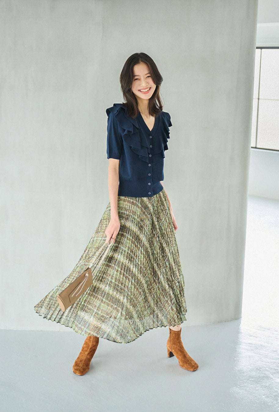 【LOUNIE（ルーニィ）】初秋の通勤に頼れる”映えトップス”を紹介。のサブ画像6