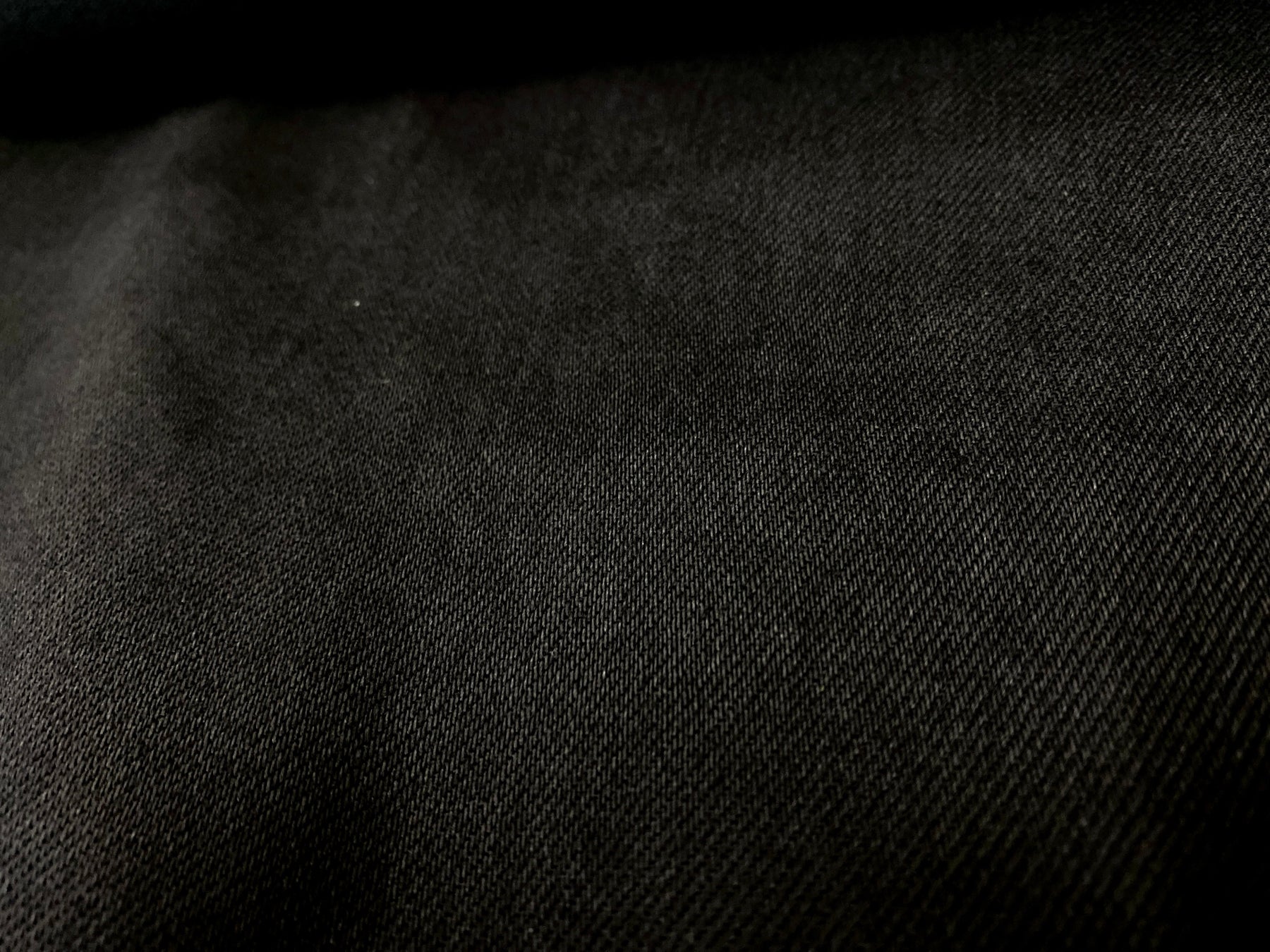 【青木被服×guernika】全てが1点物! デニム&レザーのコラボバッグ新作を数量限定で受注開始【コラボアイテム】のサブ画像5_13オンスの岡山産ブラックデニムは無骨さと光沢が魅力