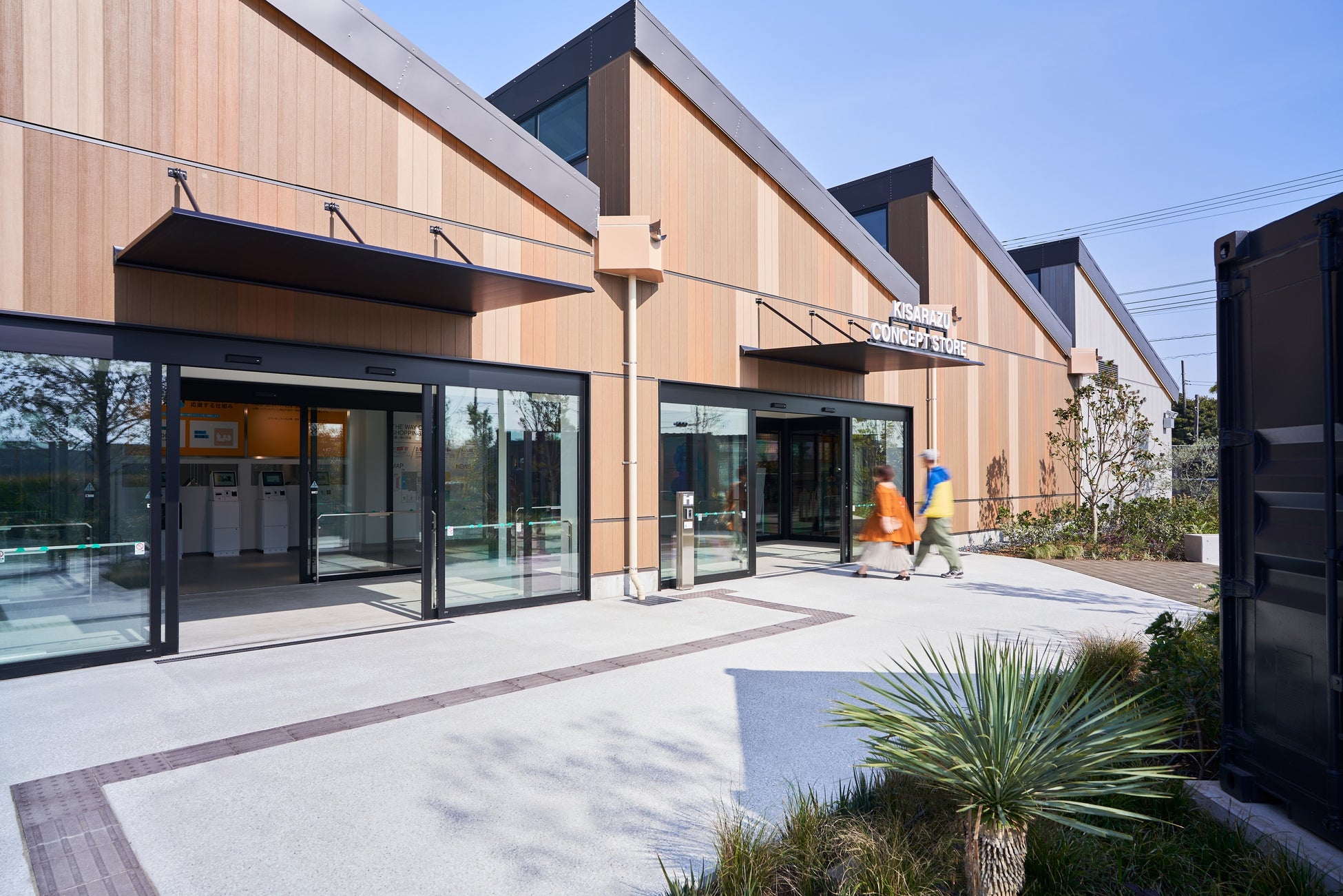 『PASS THE BATON』のオリジナルアイテムが並ぶPOP UP、ファッションのテーマパーク「KISARAZU CONCEPT STORE」にて8月15日(火)より期間限定オープン。のサブ画像2