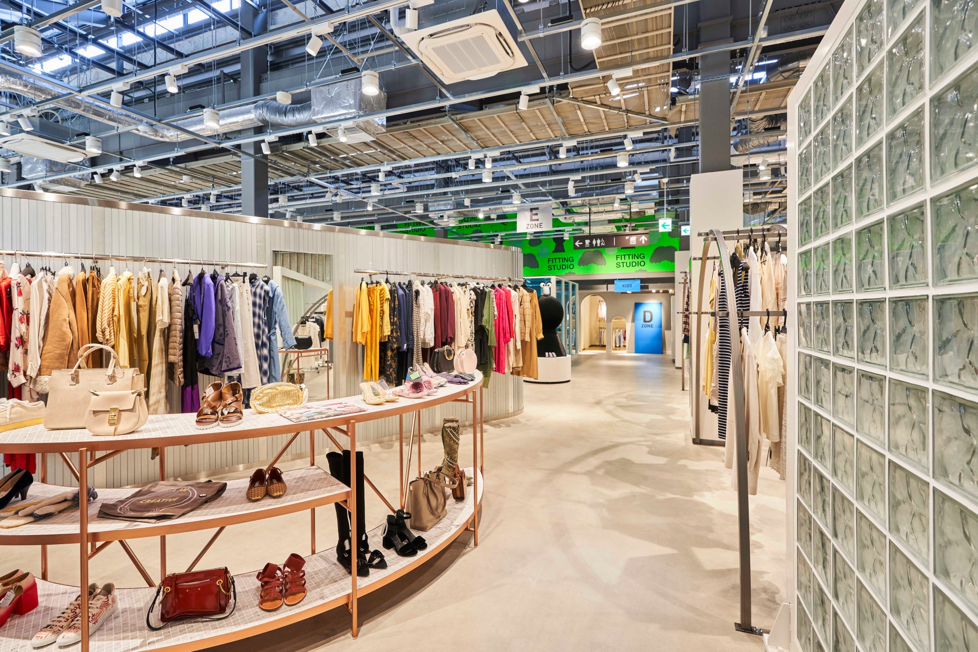 『PASS THE BATON』のオリジナルアイテムが並ぶPOP UP、ファッションのテーマパーク「KISARAZU CONCEPT STORE」にて8月15日(火)より期間限定オープン。のサブ画像7