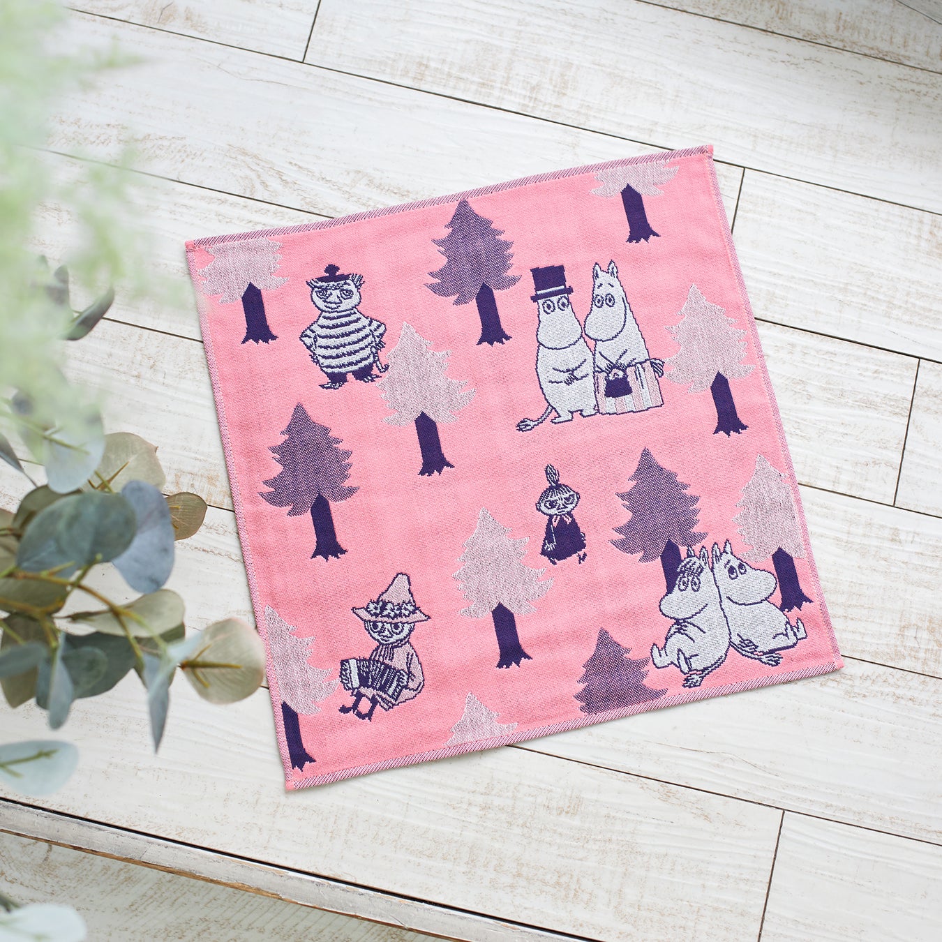 服飾雑貨メーカー川辺株式会社　8月9日は『 ムーミンの日 』 ムーミンや仲間たちをモチーフとした北欧デザインハンカチの新作が登場！のサブ画像3